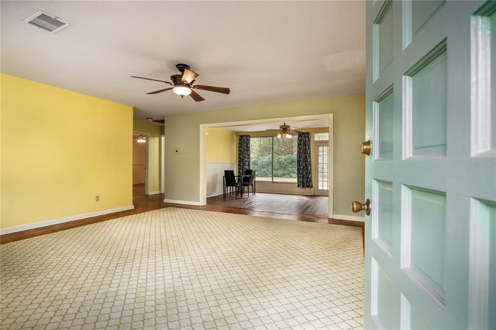 En Venta: $315,000 (3 camas, 2 baños, 1450 Pies cuadrados)