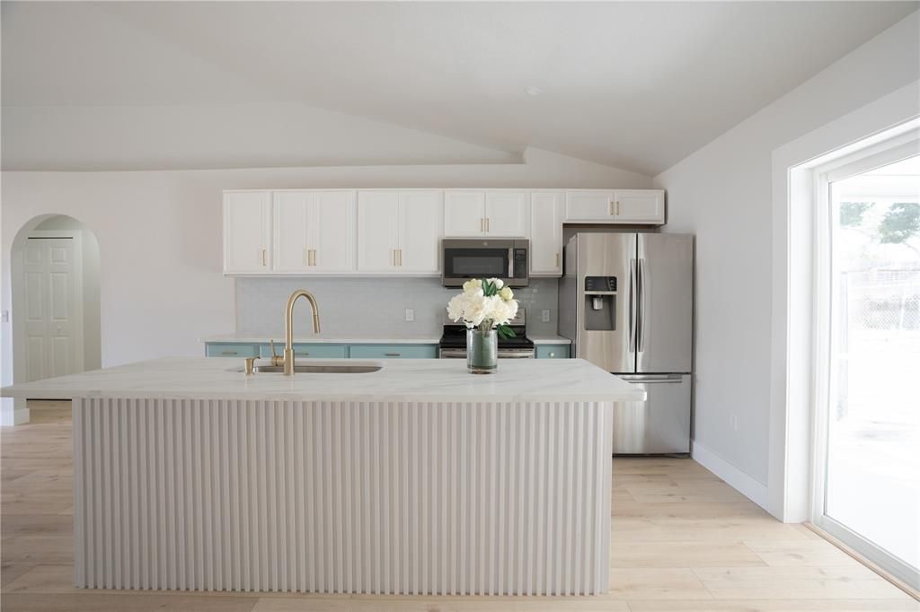 For Sale: $314,900 (3 beds, 2 baths, 1328 Square Feet)