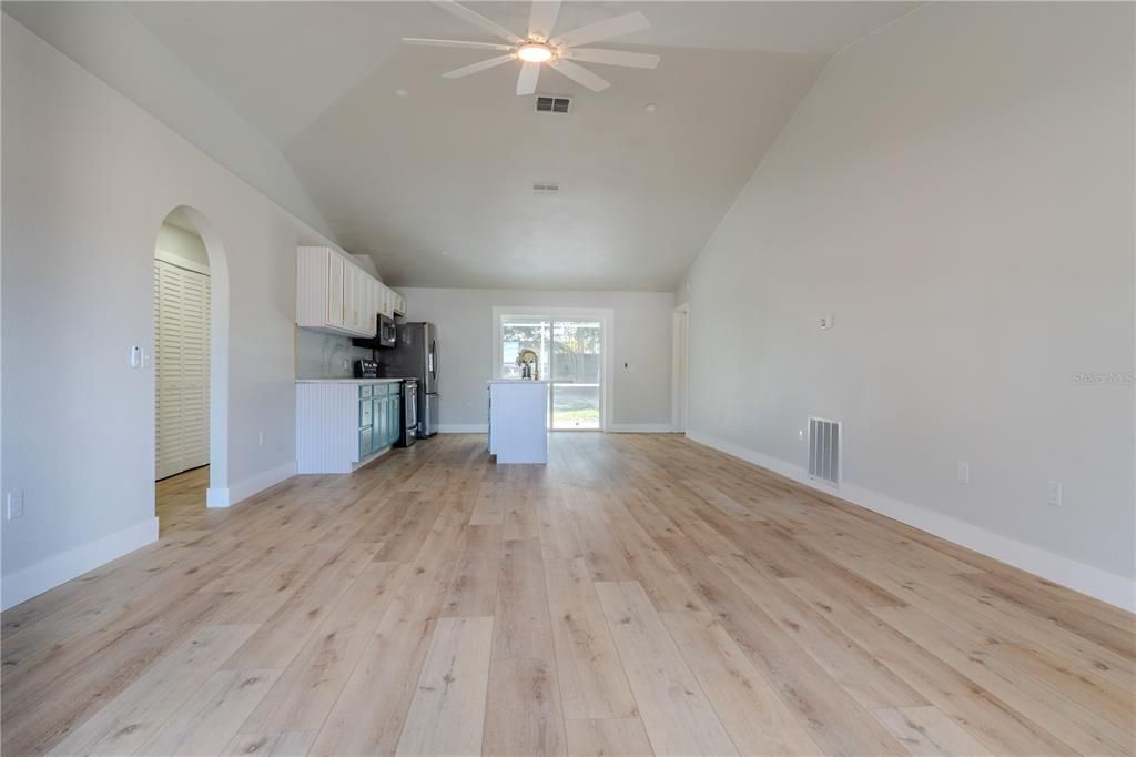 For Sale: $314,900 (3 beds, 2 baths, 1328 Square Feet)