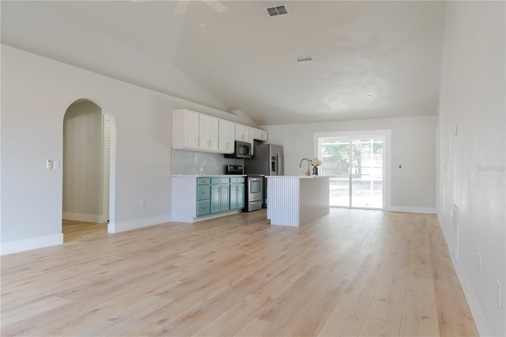 For Sale: $314,900 (3 beds, 2 baths, 1328 Square Feet)