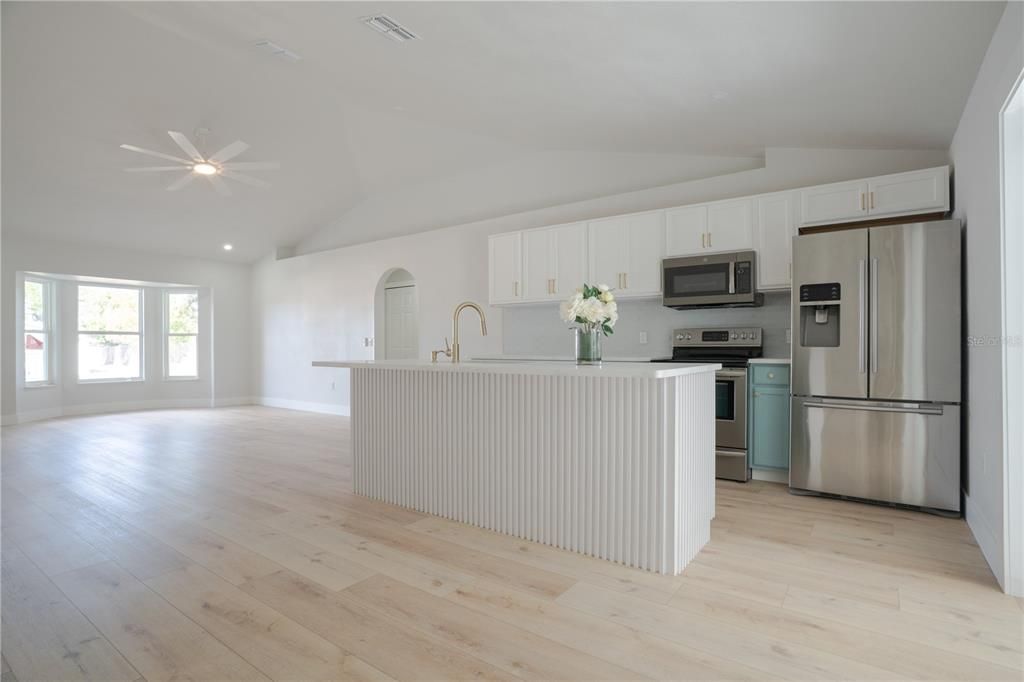 For Sale: $314,900 (3 beds, 2 baths, 1328 Square Feet)