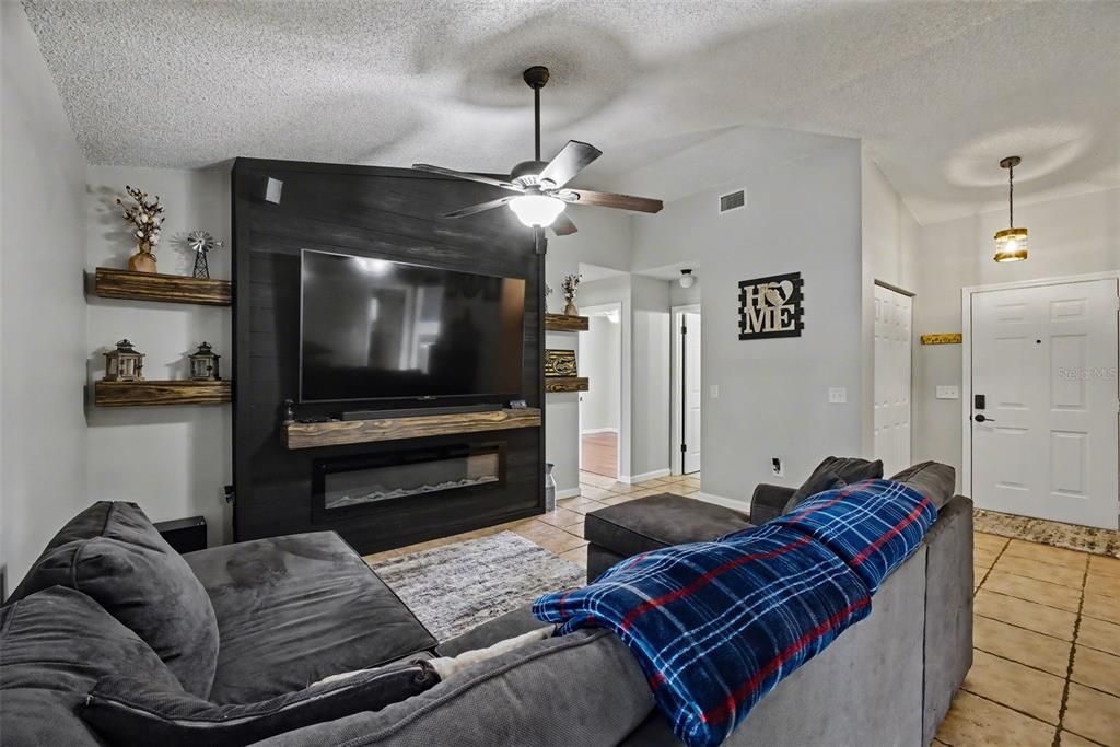 На продажу: $299,000 (3 спален, 2 ванн, 1269 Квадратных фут)