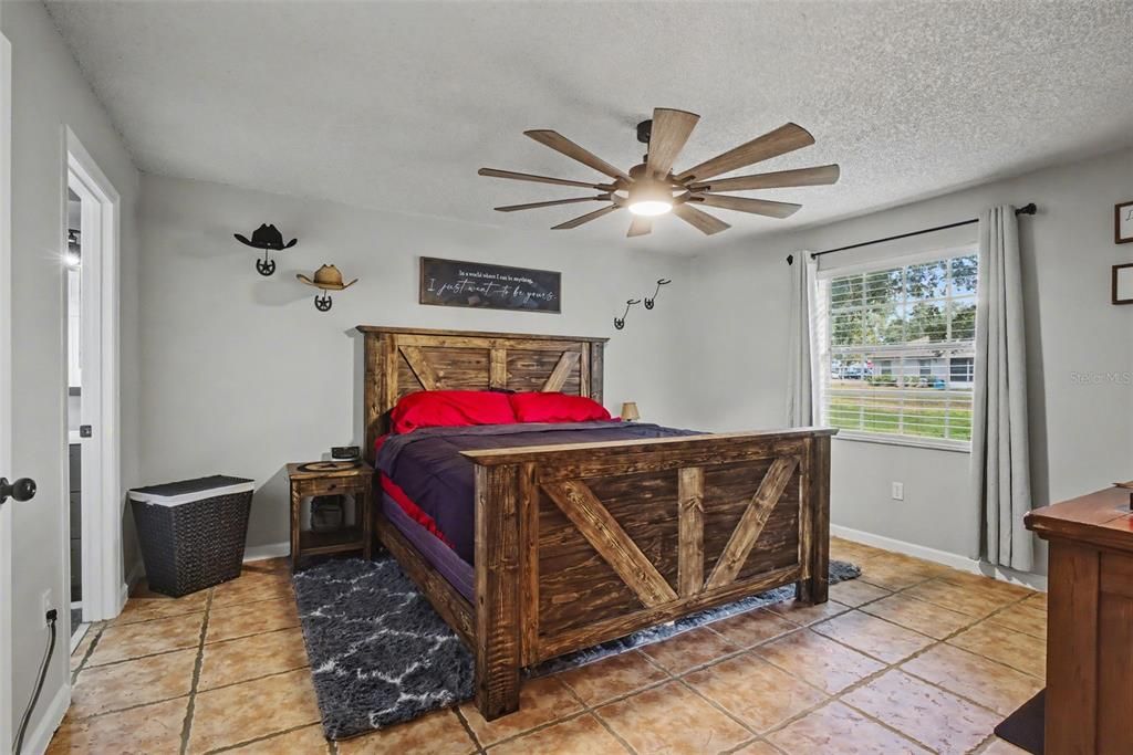 На продажу: $299,000 (3 спален, 2 ванн, 1269 Квадратных фут)