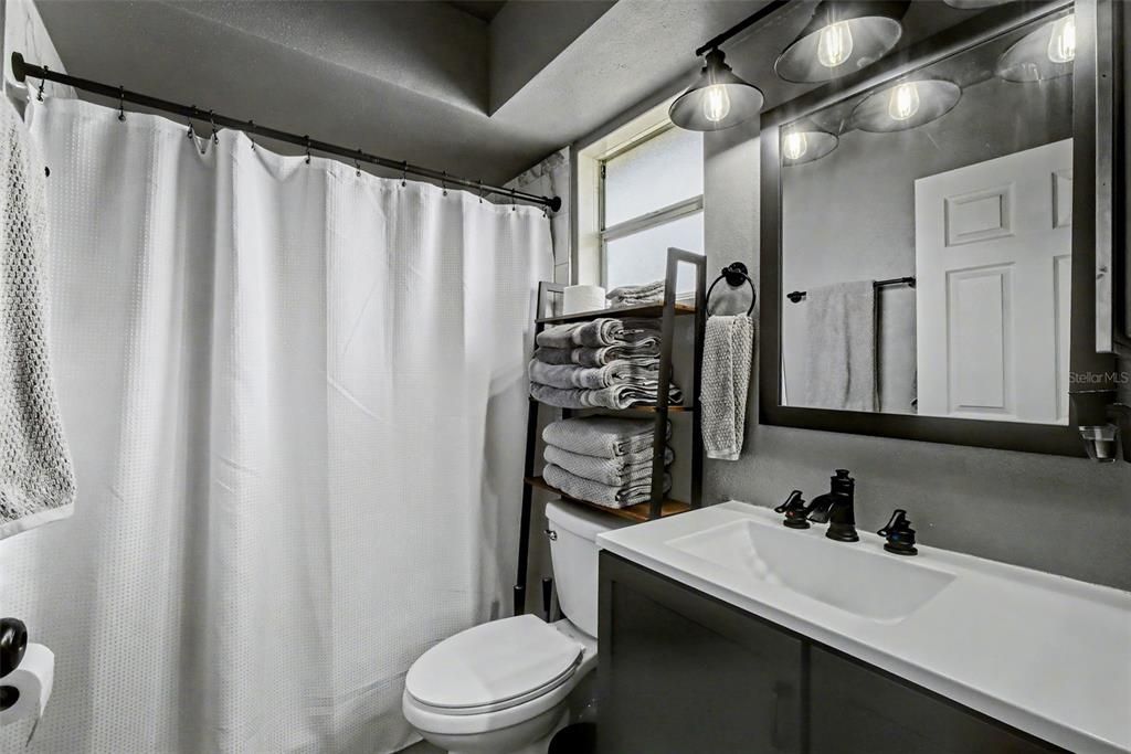 На продажу: $299,000 (3 спален, 2 ванн, 1269 Квадратных фут)