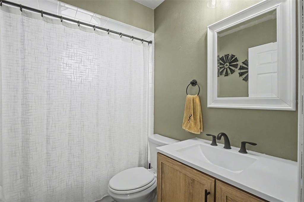 На продажу: $299,000 (3 спален, 2 ванн, 1269 Квадратных фут)