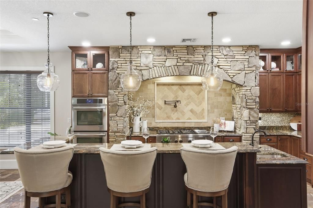 En Venta: $2,285,000 (6 camas, 4 baños, 5513 Pies cuadrados)