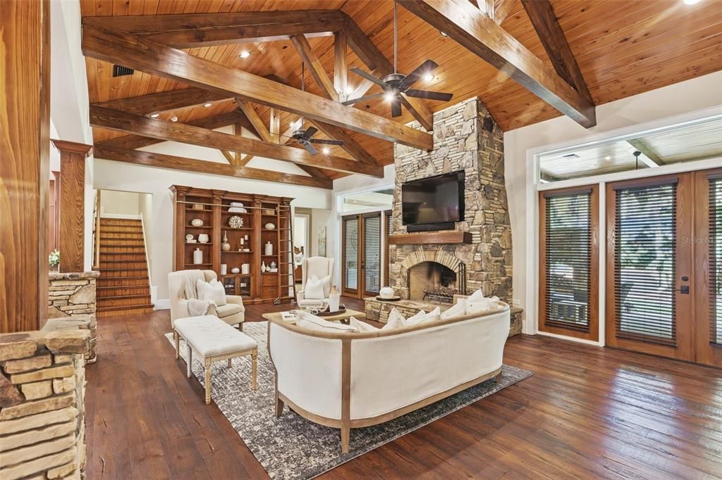 En Venta: $2,285,000 (6 camas, 4 baños, 5513 Pies cuadrados)