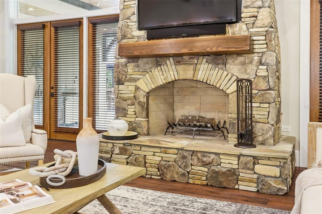 En Venta: $2,285,000 (6 camas, 4 baños, 5513 Pies cuadrados)