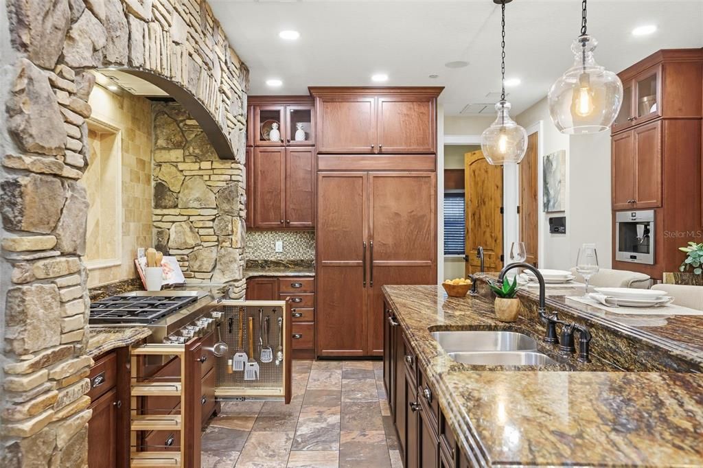 En Venta: $2,285,000 (6 camas, 4 baños, 5513 Pies cuadrados)