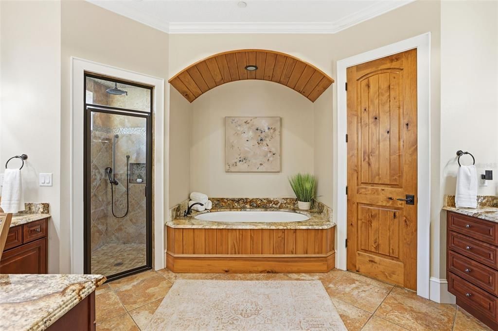 En Venta: $2,285,000 (6 camas, 4 baños, 5513 Pies cuadrados)