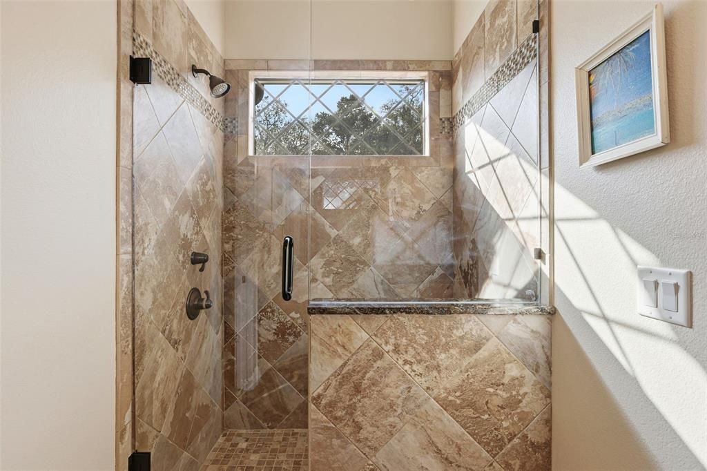 En Venta: $2,285,000 (6 camas, 4 baños, 5513 Pies cuadrados)