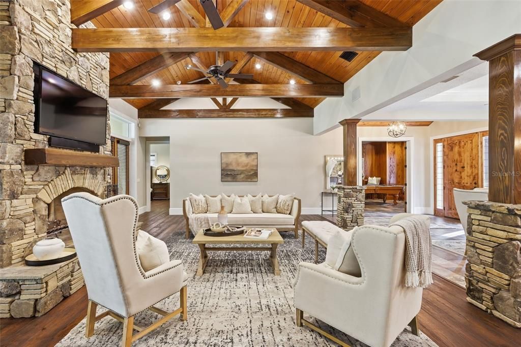 En Venta: $2,285,000 (6 camas, 4 baños, 5513 Pies cuadrados)