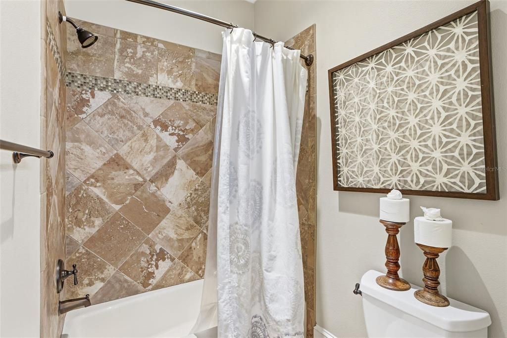 En Venta: $2,285,000 (6 camas, 4 baños, 5513 Pies cuadrados)