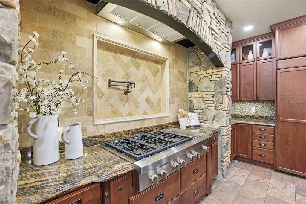 En Venta: $2,285,000 (6 camas, 4 baños, 5513 Pies cuadrados)