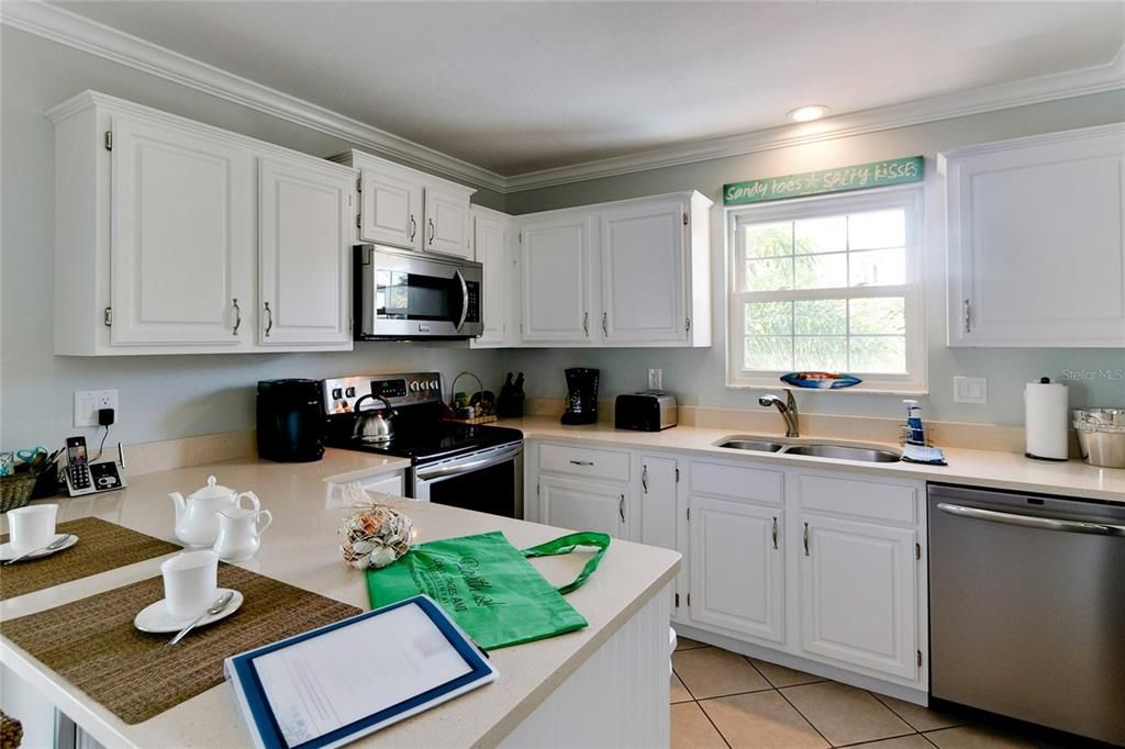 For Sale: $1,799,000 (2 beds, 2 baths, 1480 Square Feet)