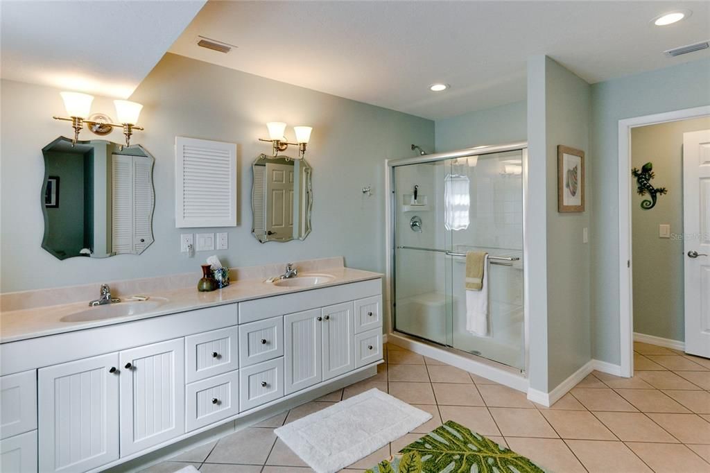 For Sale: $1,799,000 (2 beds, 2 baths, 1480 Square Feet)