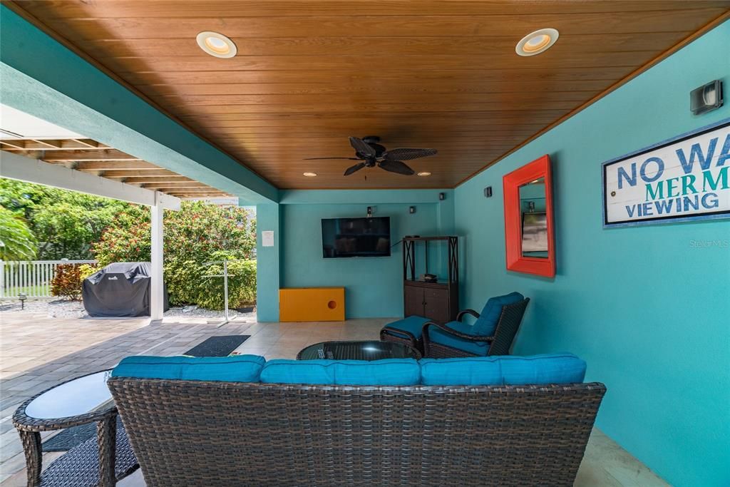 For Sale: $1,799,000 (2 beds, 2 baths, 1480 Square Feet)