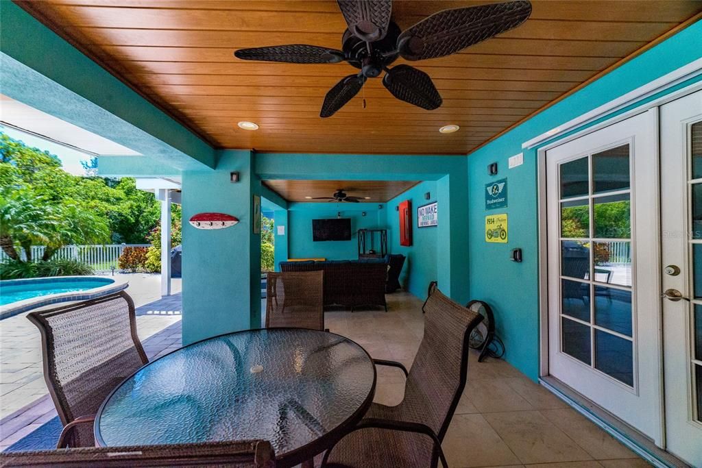 For Sale: $1,799,000 (2 beds, 2 baths, 1480 Square Feet)