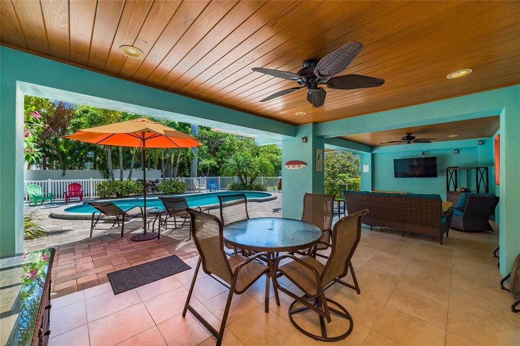 For Sale: $1,799,000 (2 beds, 2 baths, 1480 Square Feet)