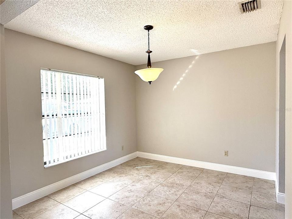 В аренду: $2,198 (4 спален, 2 ванн, 1813 Квадратных фут)