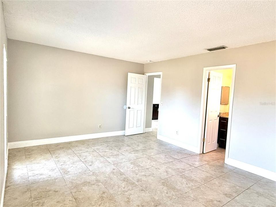 В аренду: $2,198 (4 спален, 2 ванн, 1813 Квадратных фут)