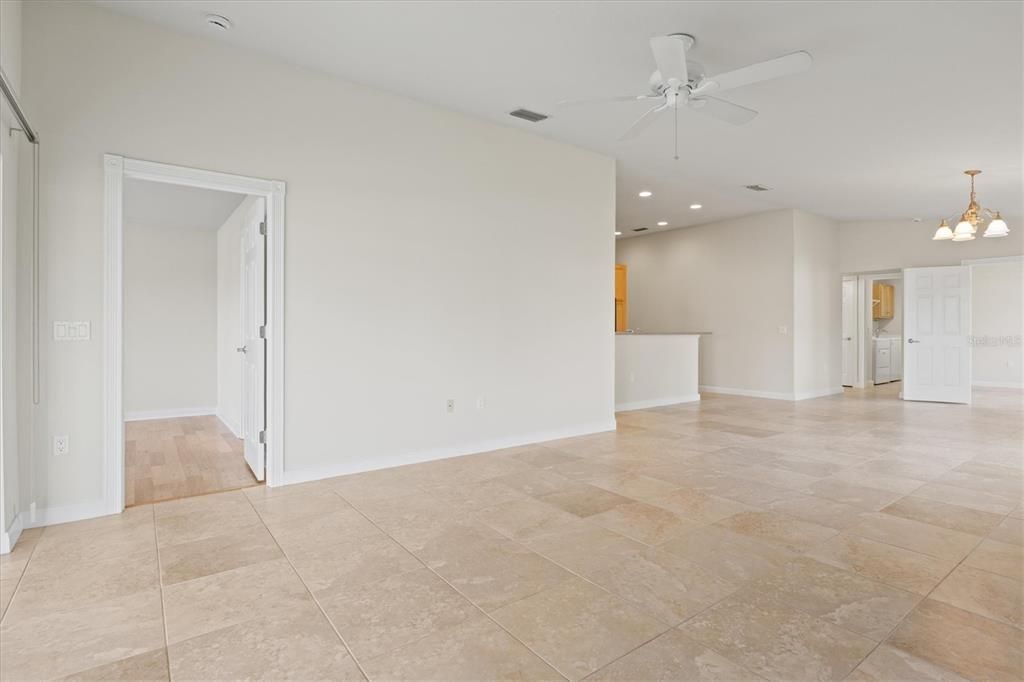 На продажу: $350,000 (3 спален, 2 ванн, 1554 Квадратных фут)