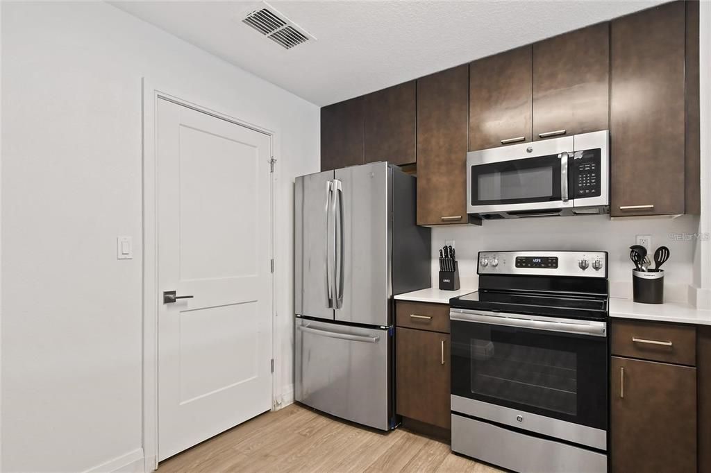 待售: $270,000 (3 贝兹, 3 浴室, 1544 平方英尺)