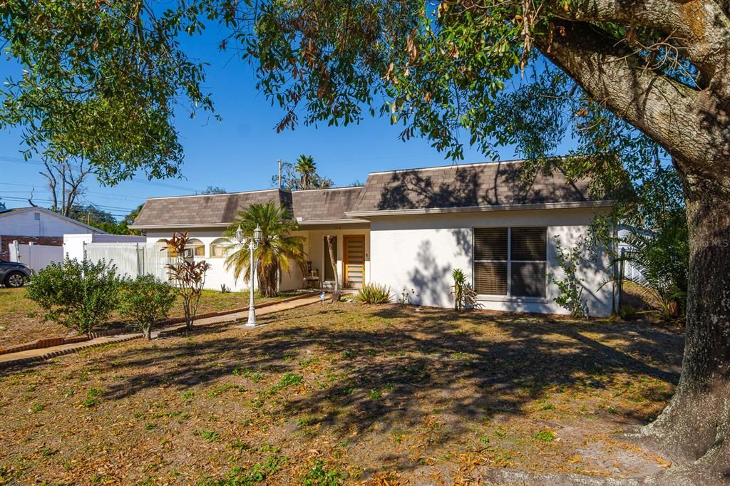 For Sale: $399,999 (3 beds, 2 baths, 1981 Square Feet)