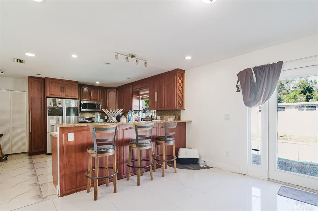 For Sale: $399,999 (3 beds, 2 baths, 1981 Square Feet)