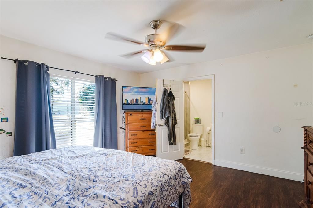 For Sale: $399,999 (3 beds, 2 baths, 1981 Square Feet)