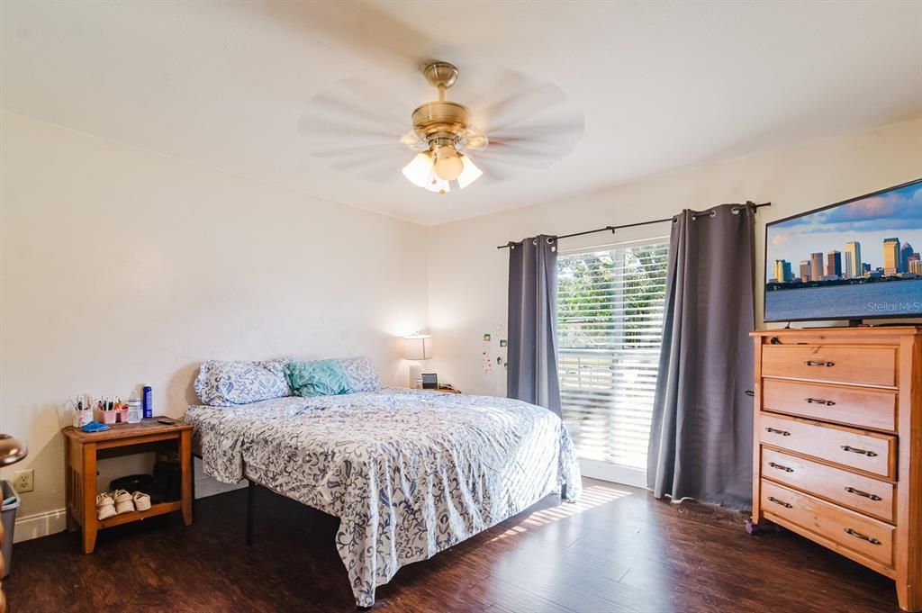 For Sale: $399,999 (3 beds, 2 baths, 1981 Square Feet)