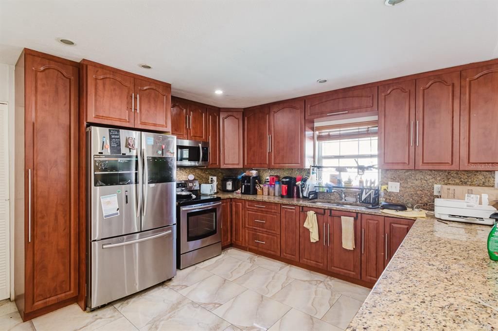 For Sale: $399,999 (3 beds, 2 baths, 1981 Square Feet)