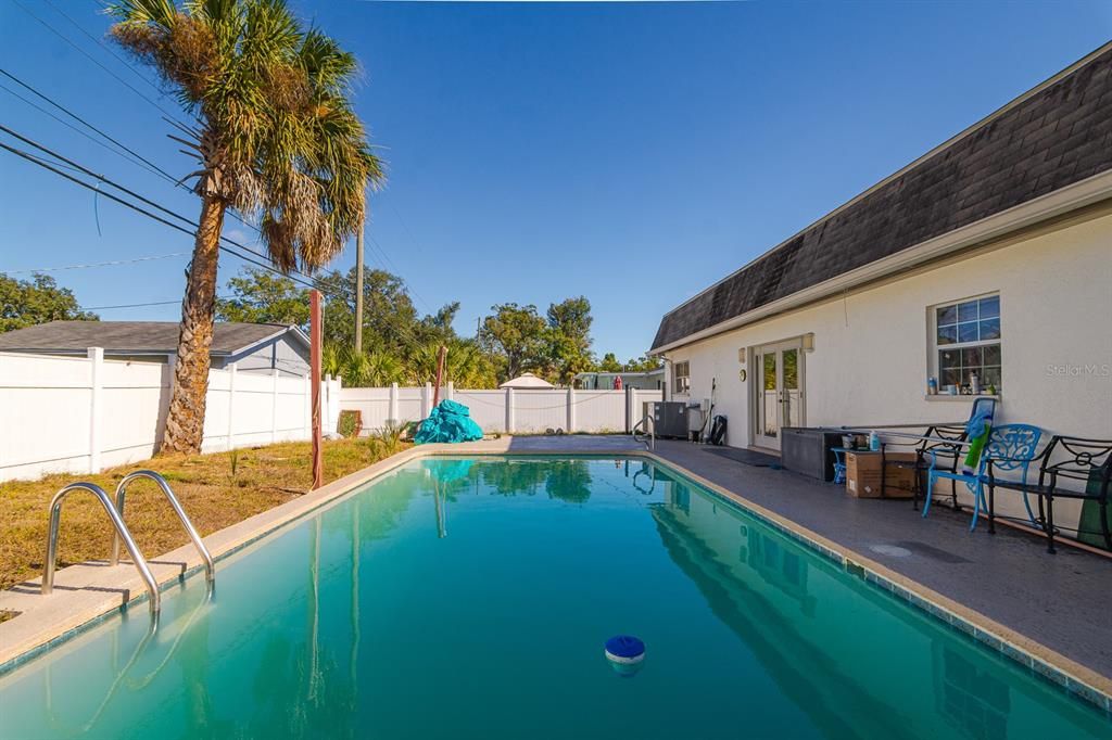 For Sale: $399,999 (3 beds, 2 baths, 1981 Square Feet)