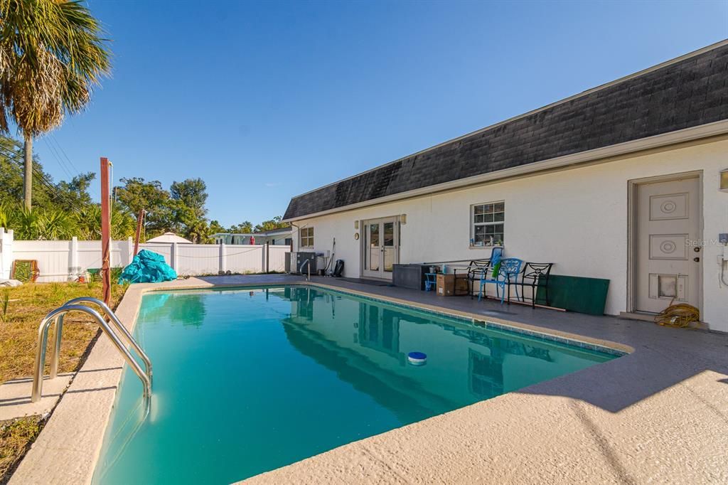 For Sale: $399,999 (3 beds, 2 baths, 1981 Square Feet)