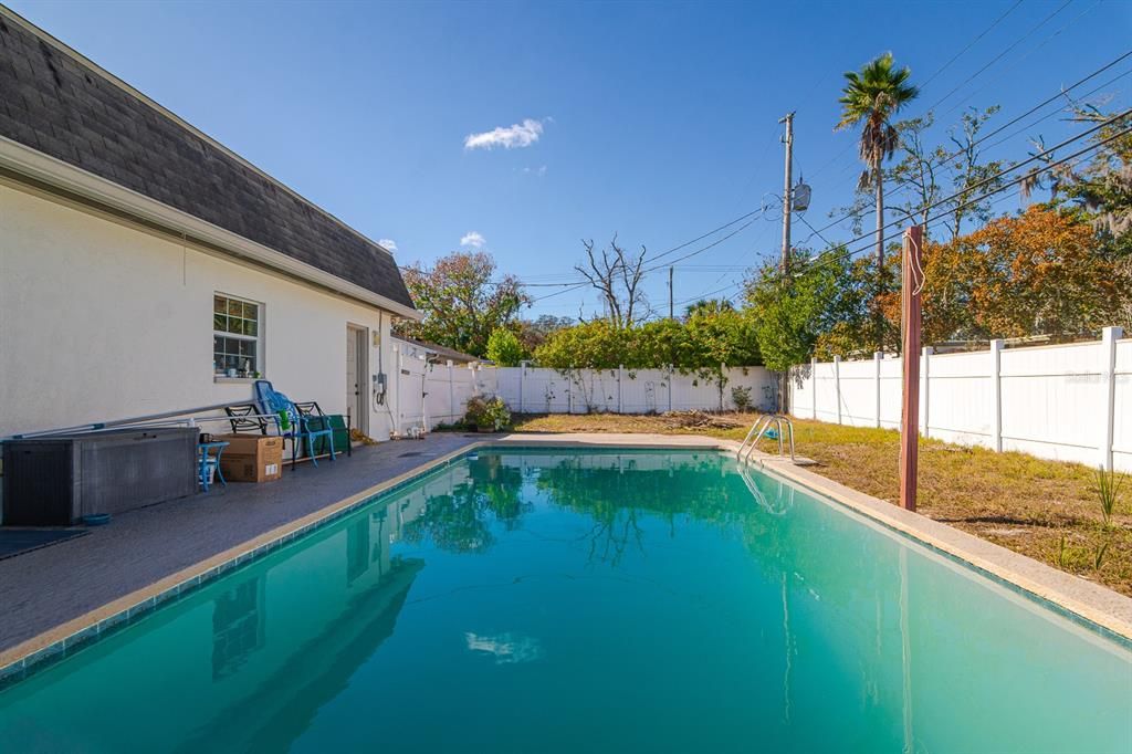 For Sale: $399,999 (3 beds, 2 baths, 1981 Square Feet)