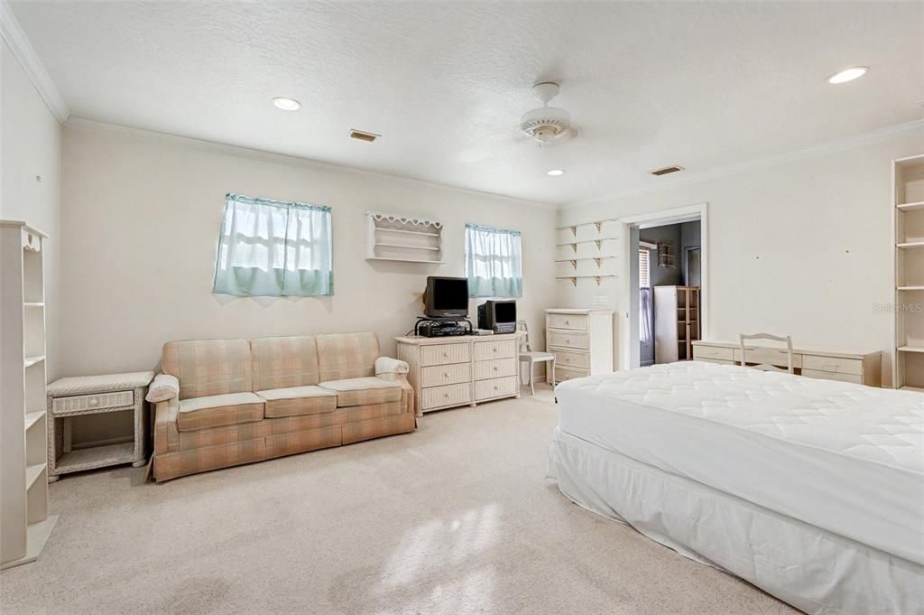 For Sale: $320,000 (3 beds, 2 baths, 2313 Square Feet)