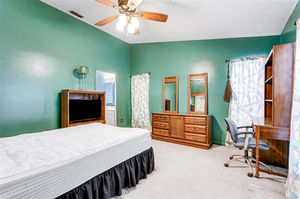 For Sale: $320,000 (3 beds, 2 baths, 2313 Square Feet)