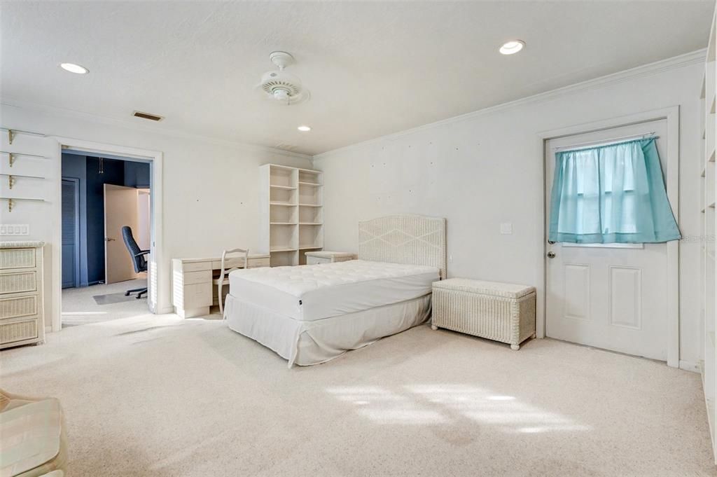 For Sale: $320,000 (3 beds, 2 baths, 2313 Square Feet)