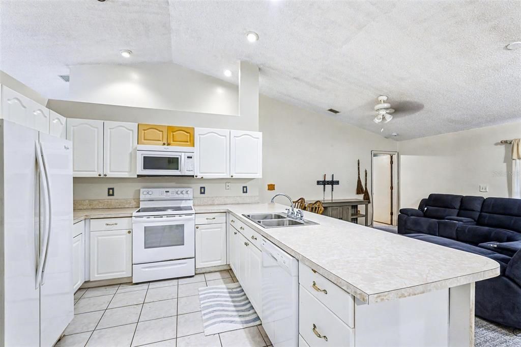 For Sale: $320,000 (3 beds, 2 baths, 2313 Square Feet)