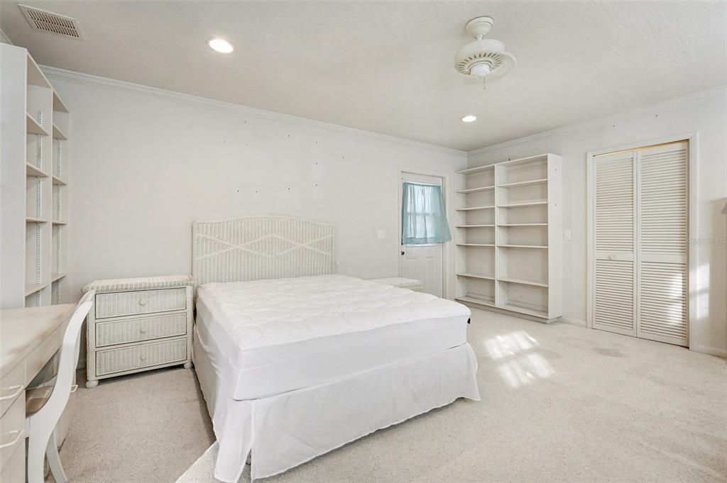 For Sale: $320,000 (3 beds, 2 baths, 2313 Square Feet)