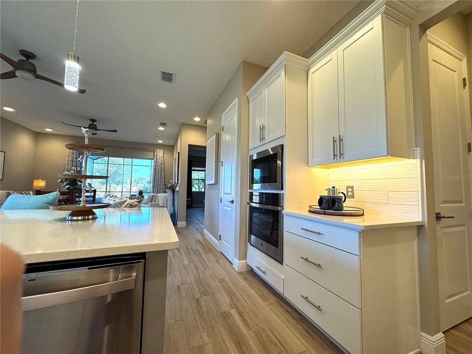 For Sale: $449,000 (2 beds, 2 baths, 1437 Square Feet)