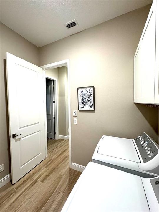 For Sale: $449,000 (2 beds, 2 baths, 1437 Square Feet)