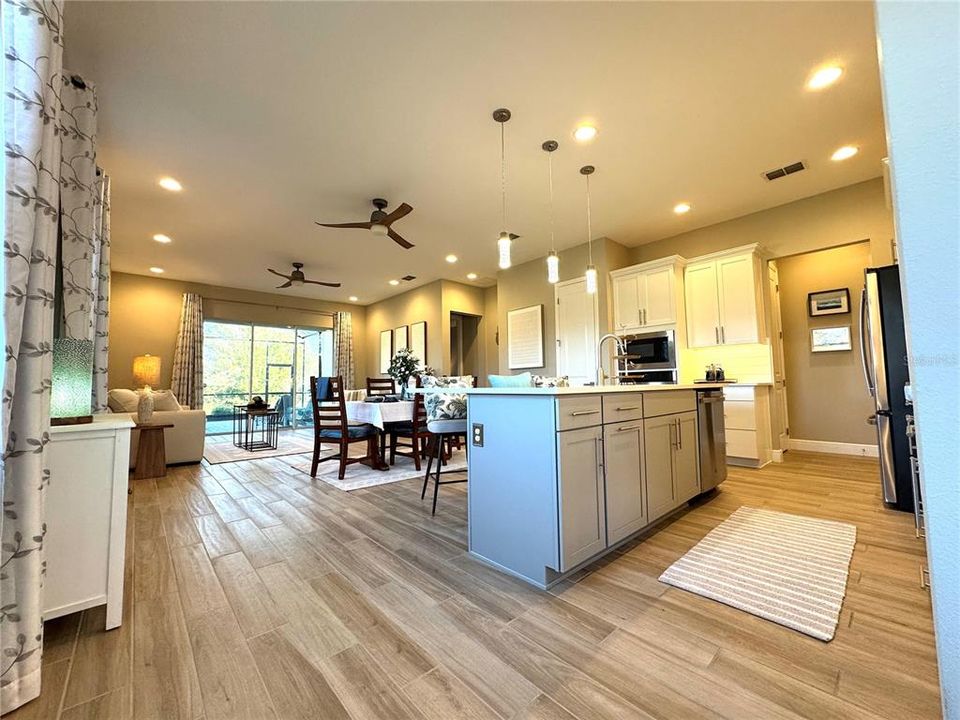 For Sale: $449,000 (2 beds, 2 baths, 1437 Square Feet)