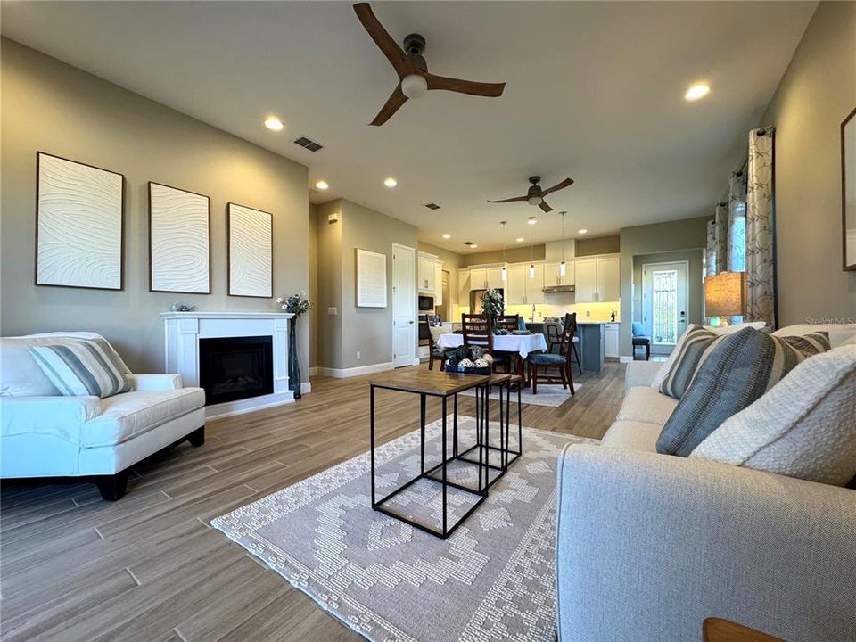 For Sale: $449,000 (2 beds, 2 baths, 1437 Square Feet)