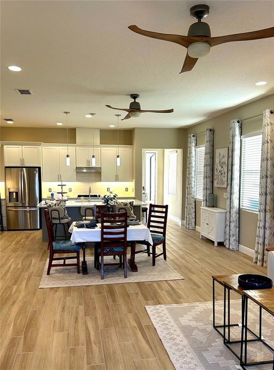 For Sale: $449,000 (2 beds, 2 baths, 1437 Square Feet)