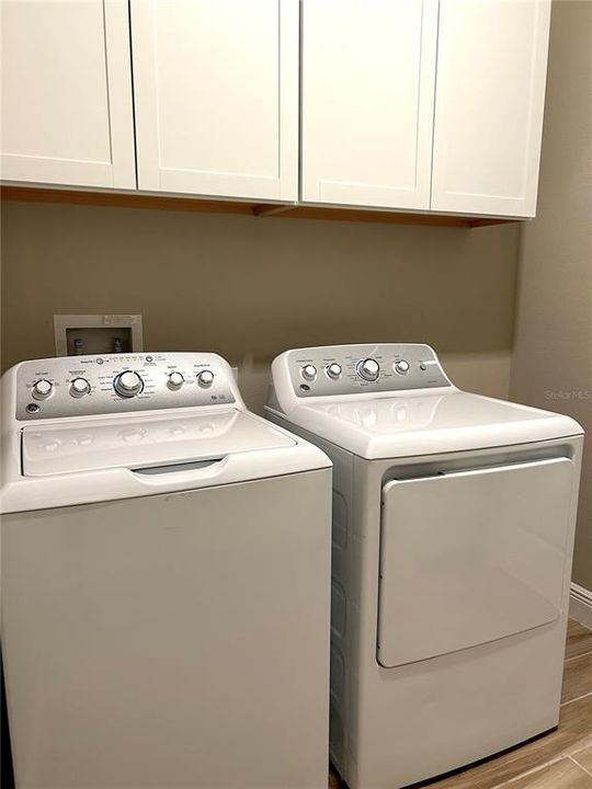 For Sale: $449,000 (2 beds, 2 baths, 1437 Square Feet)