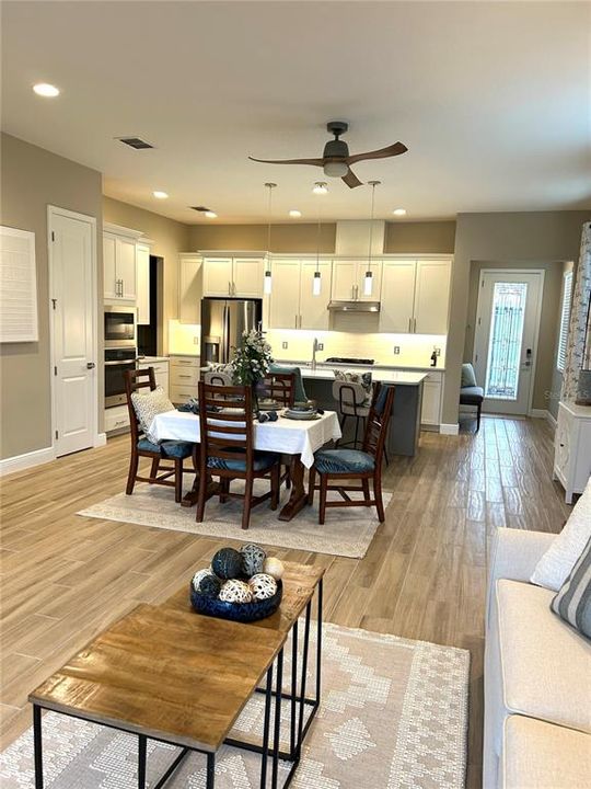 For Sale: $449,000 (2 beds, 2 baths, 1437 Square Feet)