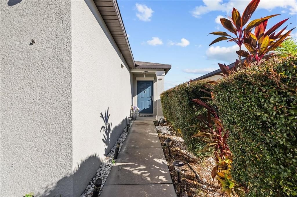 For Rent: $2,300 (4 beds, 2 baths, 1842 Square Feet)