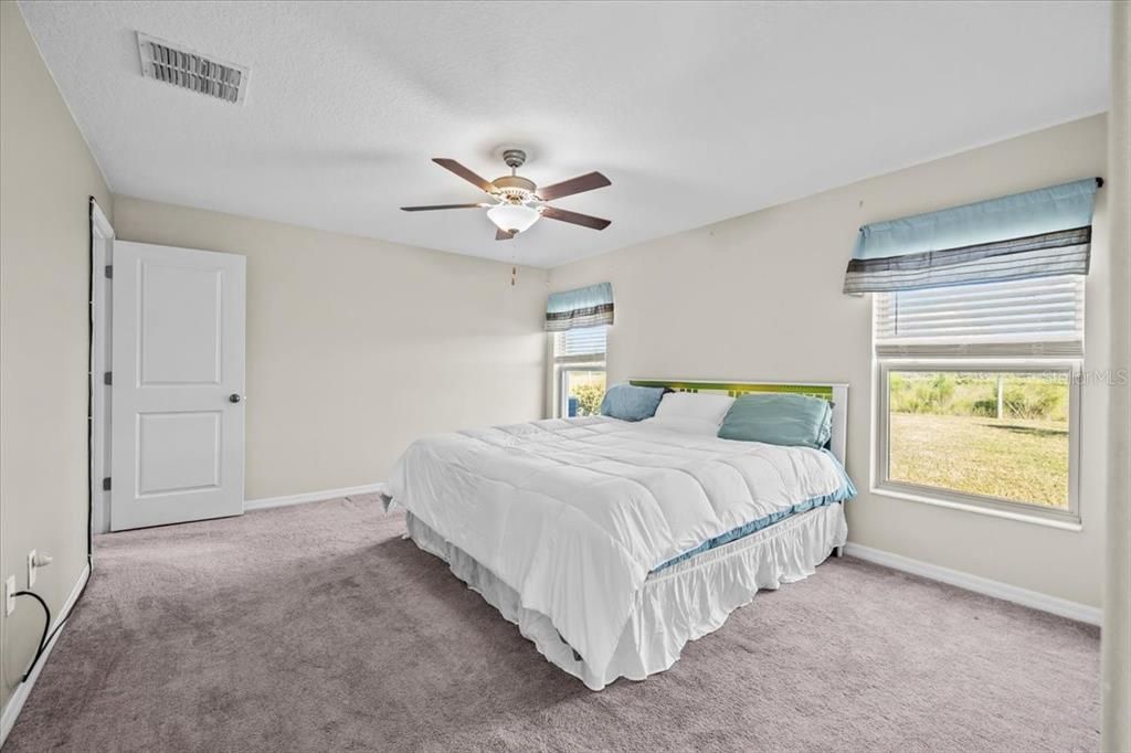 For Rent: $2,300 (4 beds, 2 baths, 1842 Square Feet)