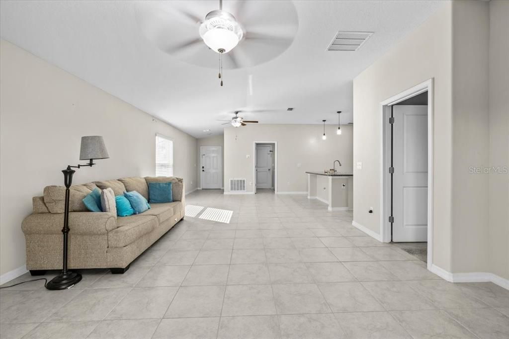 For Rent: $2,300 (4 beds, 2 baths, 1842 Square Feet)